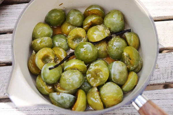 تهیه کمپوت گوجه سبز