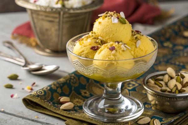 طرز تهیه بستنی سنتی