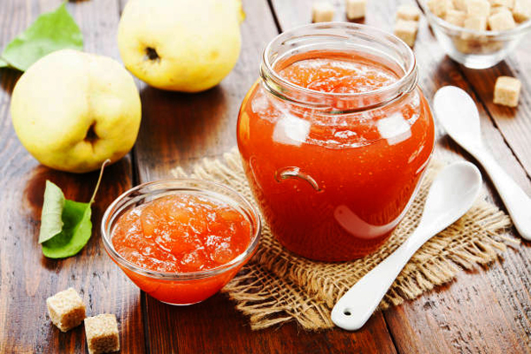 یک شیشه مارمالاد به