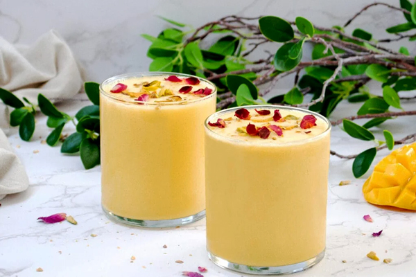 سرو میلک شیک انبه