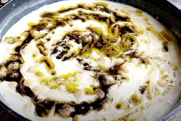 یک کاسه آش ماکارونی با ماست خوشمزه