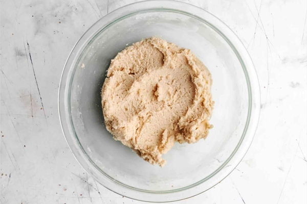 خمیر کلوچه خرمایی با ماست