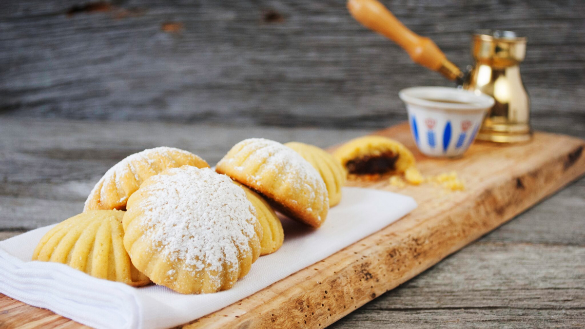 طرز تهیه کلوچه خرمایی با ماست