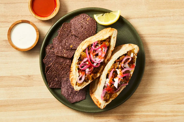 ساندویچ شاورما گوشت عربی با نان پیتا