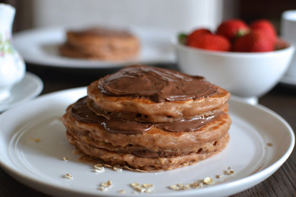 پنکیک نوتلا با روکش شکلات نوتلا