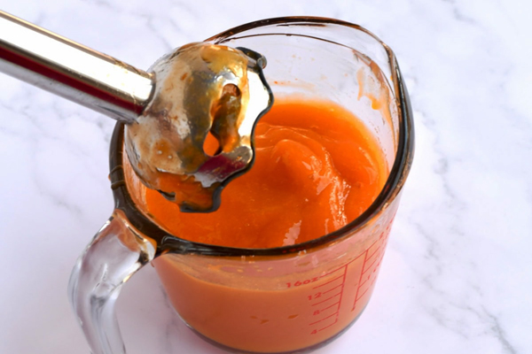 پوره کردن خرمالو در تهیه پای