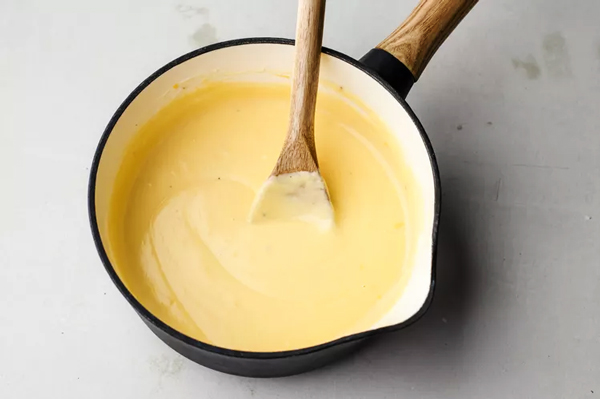 مزهدار کردن سس پنیر چدار