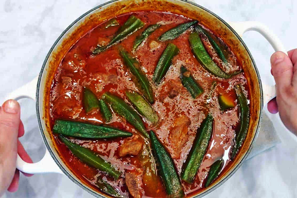 اضافه کردن بامیه به خورشت بامیه دو نفره