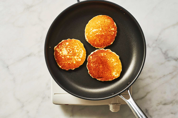 پخت مایه پنکیک فوری در تابه