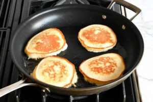 پختن دو طرف پنکیک