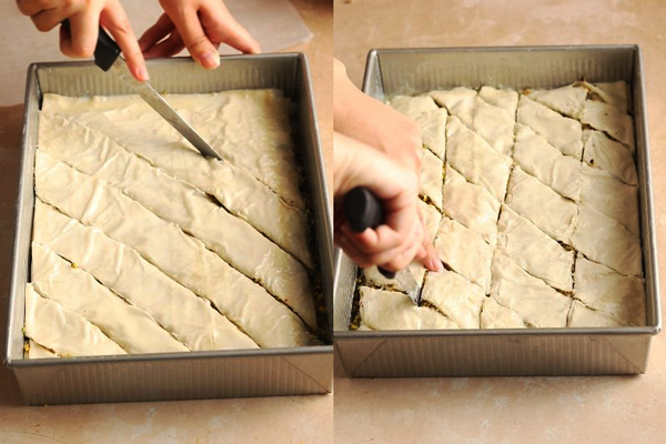 برش خمیر یوفکا در تهیه باقلوا در منزل