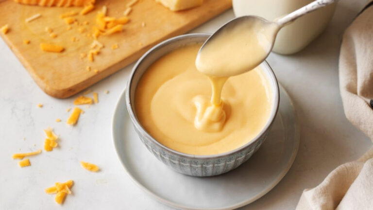 طرز تهیه سس پنیر چدار