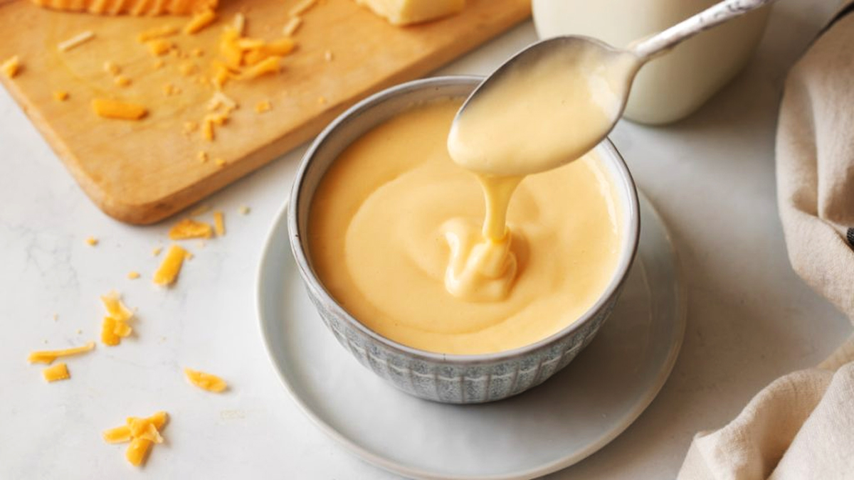 طرز تهیه سس پنیر چدار