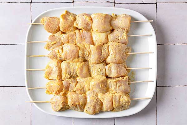 سیخ کردن جوجه کباب برای کتاب وزیری