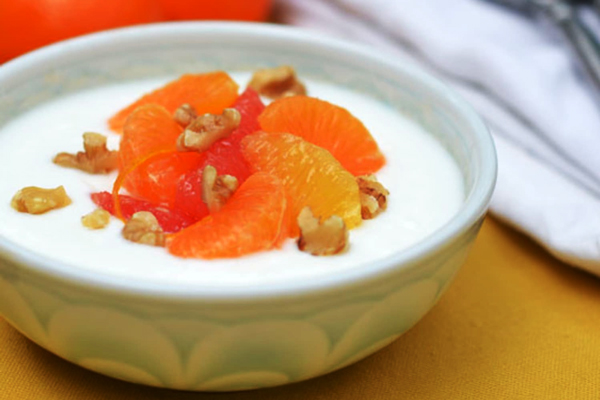 سرو کمپوت پرتقال روی ماست