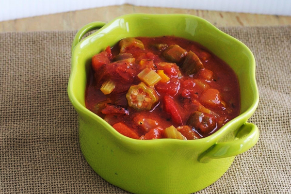 استقاده از گوجه فرنگی تازه در خورشت بامیه