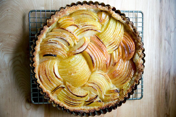 تارت سیب فرانسوی پخته شده در قالب