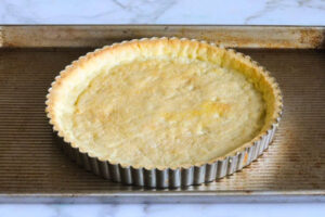 خمیر تارت شکلاتی در قالب