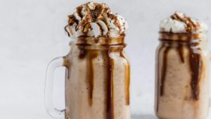 طرز تهیه میلک شیک شکلاتی در چند قدم ساده