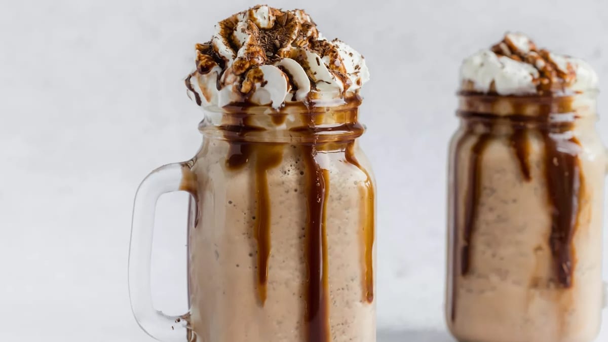 طرز تهیه میلک شیک شکلاتی در چند قدم ساده