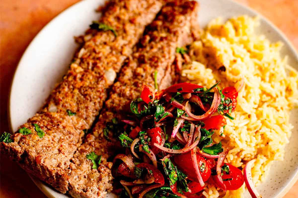 کباب کوبیده در فر با برنج ایرانی