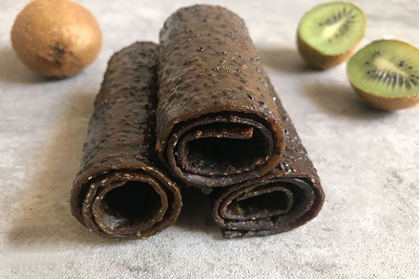 لواشک کیوی همراه با میوه کیوی 