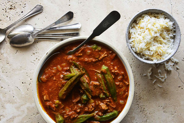 خورشت بادمجان با بامیه همراه با برنج