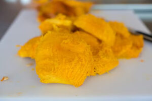 پوست کندن کدوهای پخته