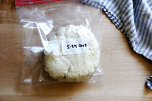 خمیر تارت سیب داخل کیسه فریزر