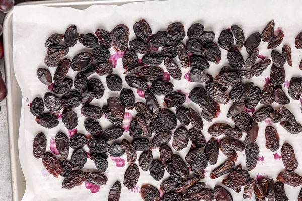 کشمش پلویی در سینی فر