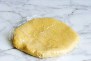 خمیر تارت در سلفون