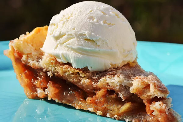 سرو تارت سیب فرانسوی با خامه 