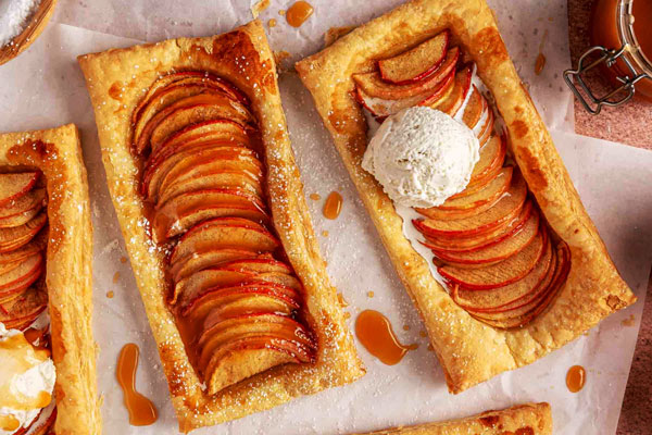 سرو تارت سیب فرانسوی با بستنی 