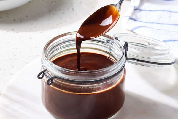 آماده کردن سس شکلاتی در خانه