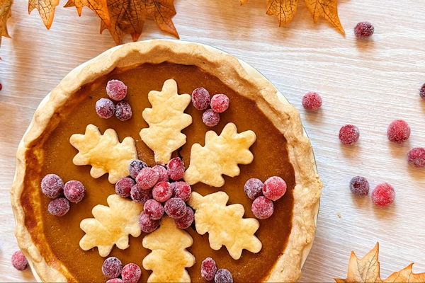 تارت کدو حلوایی با تزئین توت وحشی