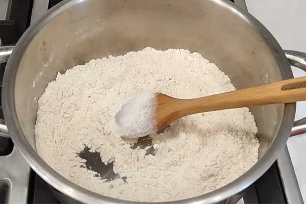 تفت دادن آرد کاچی