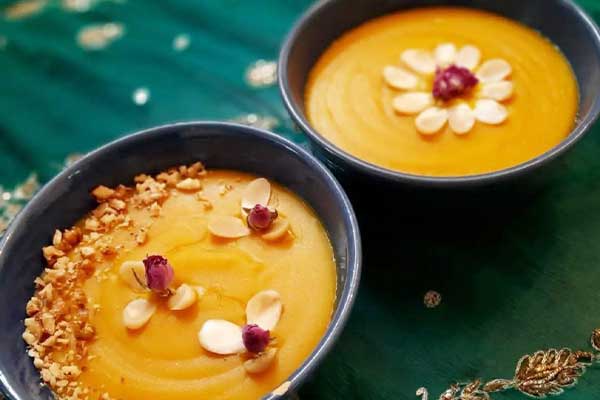 کاچی با آرد گندم با تزئین بادام و گردو