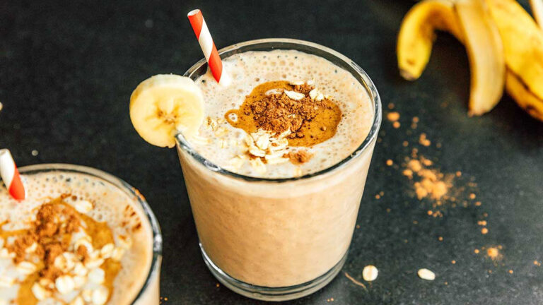 طرز تهیه میلک شیک موز و نسکافه