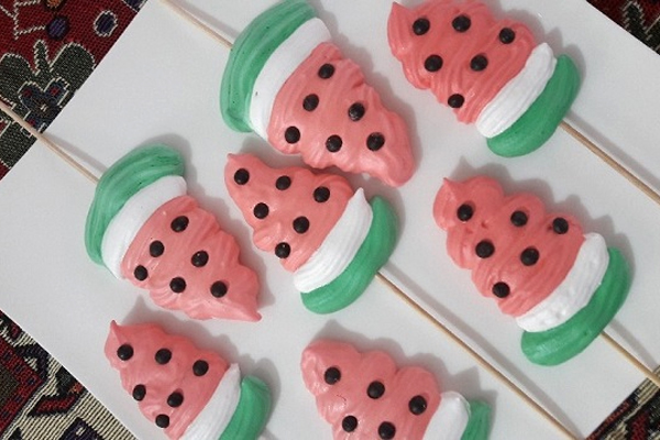 مرنگ یلدایی به شکل برش هندوانه