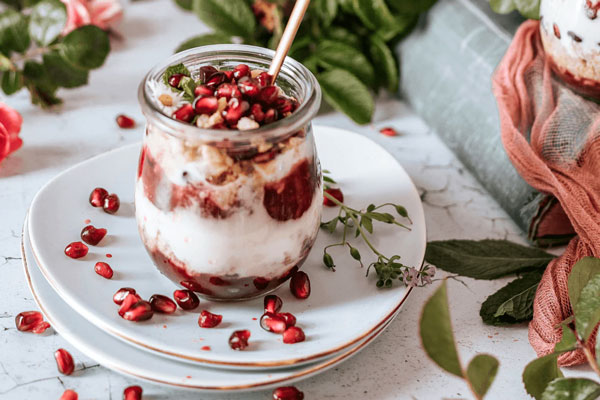 ماست با انار و دارچین یلدا 