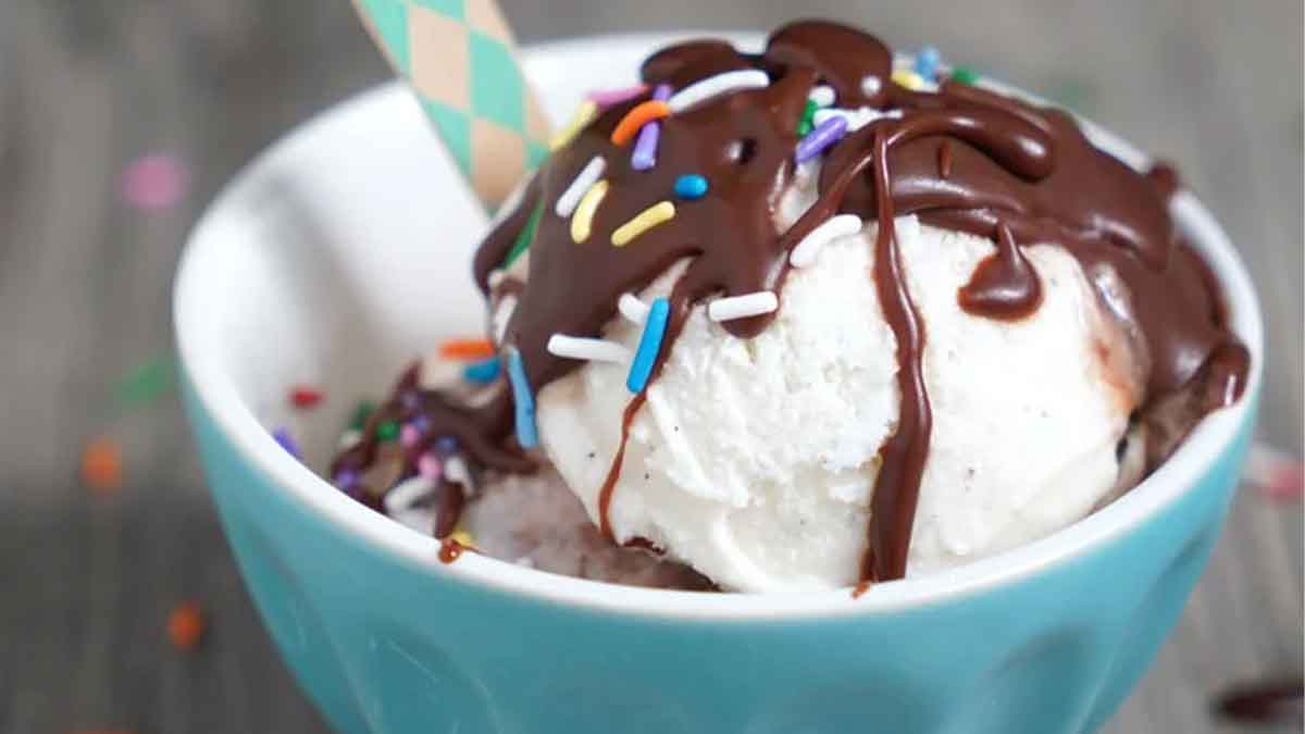 طرز تهیه سس شکلات با شکلات تخته ای