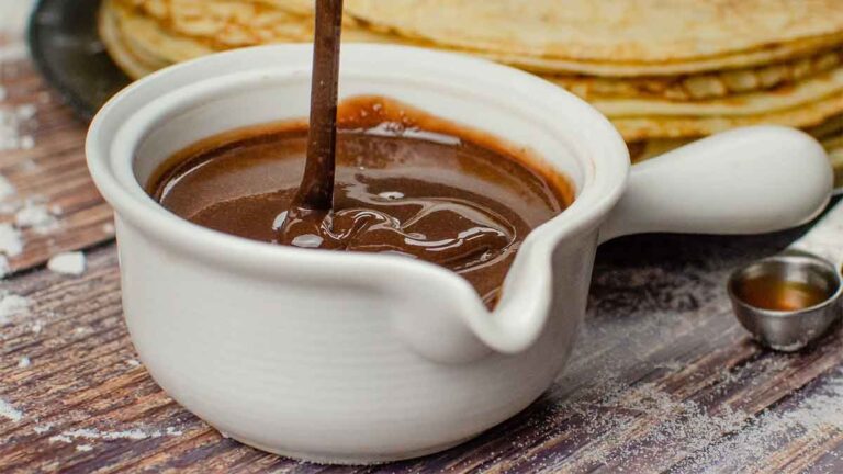 طرز تهیه سس شکلات با پودر کاکائو