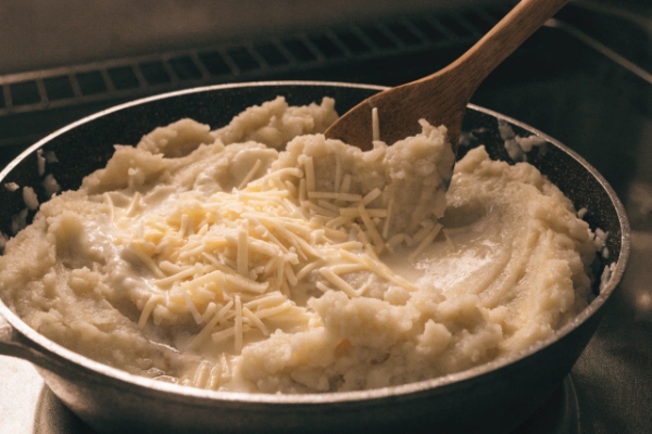 ذوب کردن پنیر موزارلا با سیب زمینی