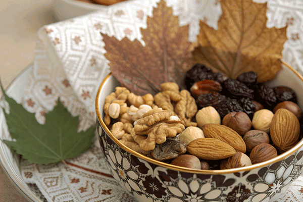 تزیین آجیل با برگ و کاغذ