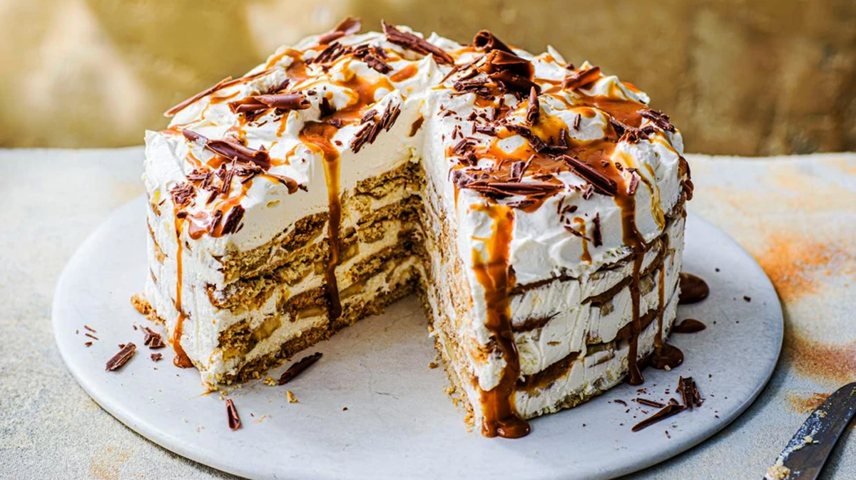 طرز تهیه کیک یخچالی با موز و گردو