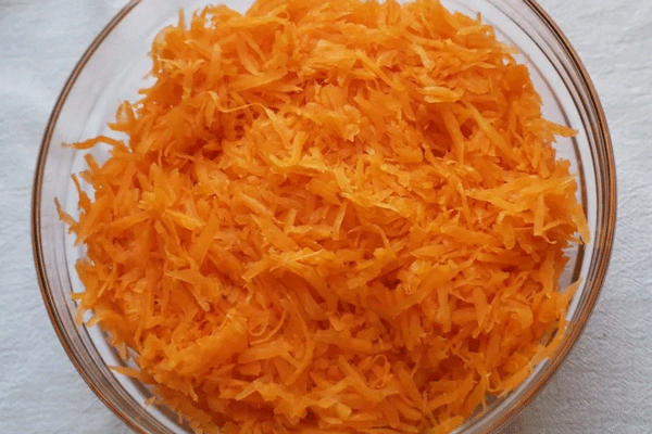 کدو حلوایی رنده شده برای تهیه مربای کدو حلوایی
