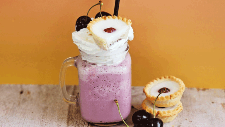 طرز تهیه میلک شیک آلبالو