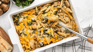 طرز تهیه پاستا مرغ و قارچ با پنیر پیتزا