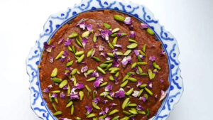 طرز تهیه حلوا زعفرانی با شیر خشک