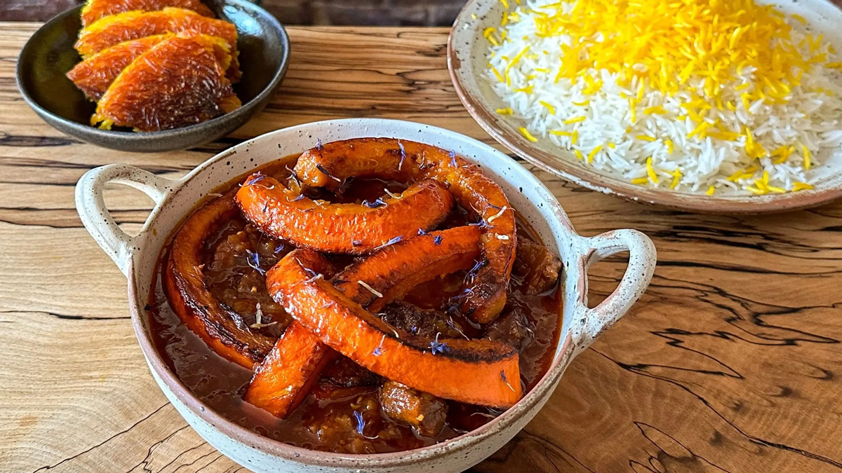 طرز تهیه خورش کدو حلوایی با مرغ و رب انار